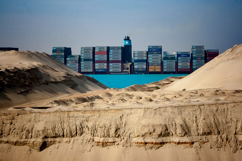 Bellini, Business, Cma Cmg, Eau, Industrie, Mer / Océan, Paysage, Transport, Voyage, adventure, bateau, bay, beach, boat, cargo, cargo ship, chaine logistique, clouds, coast, color, commerce maritime, container, container ship, conteneur, couleur, desert, dry, dune, dunes, environment, freight, freighter, fret, hill, hot, industrial, industry, island, land, landscape, lenteur, logistical, logistics, logistique, marin, marine, maritime, merchant shipping, mountain, mountains, naval, navigation, ocean, outdoor, porte container, porte conteneurs, professional, rock, rythme lent, sailor, sand, scene, scenery, scenic, sea, sea route, sea transport, sea voyage, ship, shore, shoreline, sky, slow pace, slow travel, summer, sun, sunlight, sunny, supply chain, tourism, tranquil, transport maritime, transportation, transportation < 6_categories < **Tag, travel, vacation, vessel, voie maritime, voyage lent, voyage maritimee, water, wave